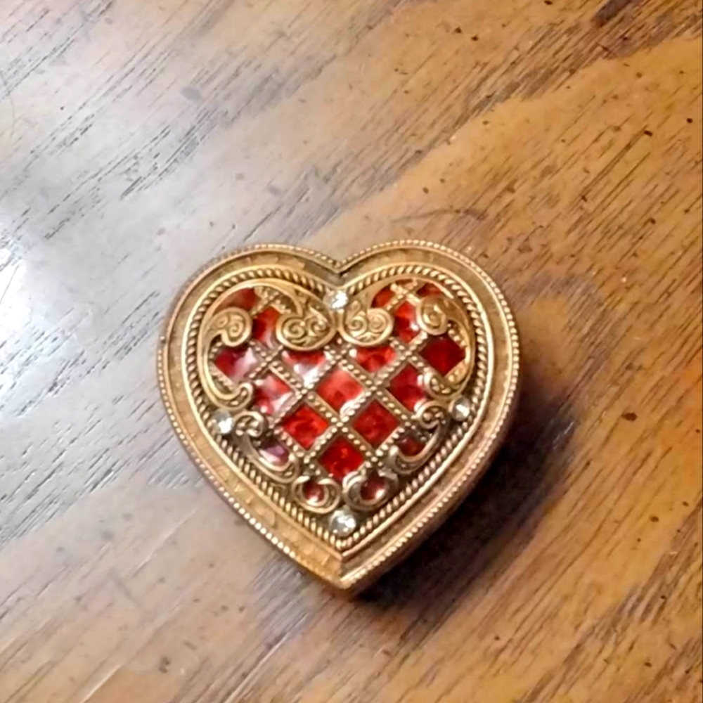 NWOT Edgar Berebi mini VERA HEART trinket box